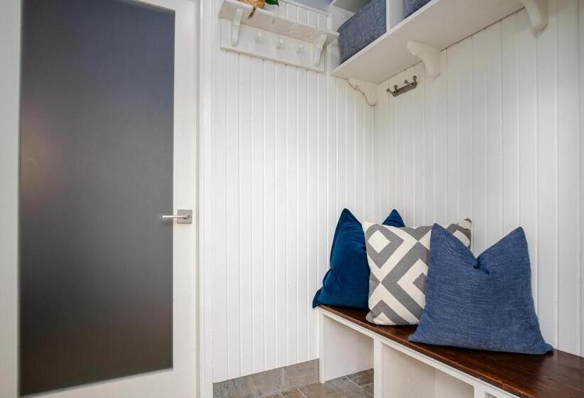 Beautiful Multi Level Townhome 2br In Creekside By Harmony Whistler