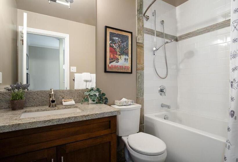 Beautiful Multi Level Townhome 2br In Creekside By Harmony Whistler