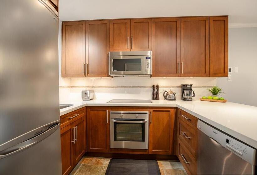 Beautiful Multi Level Townhome 2br In Creekside By Harmony Whistler