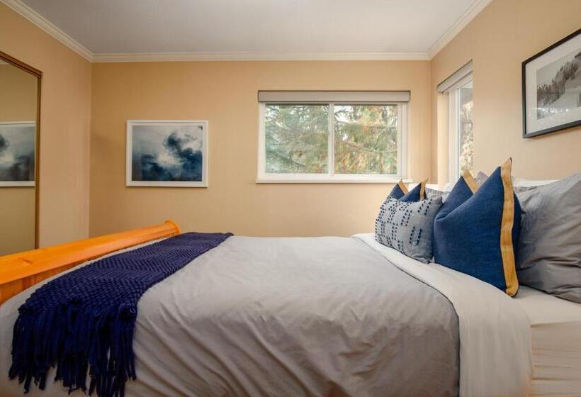 Beautiful Multi Level Townhome 2br In Creekside By Harmony Whistler