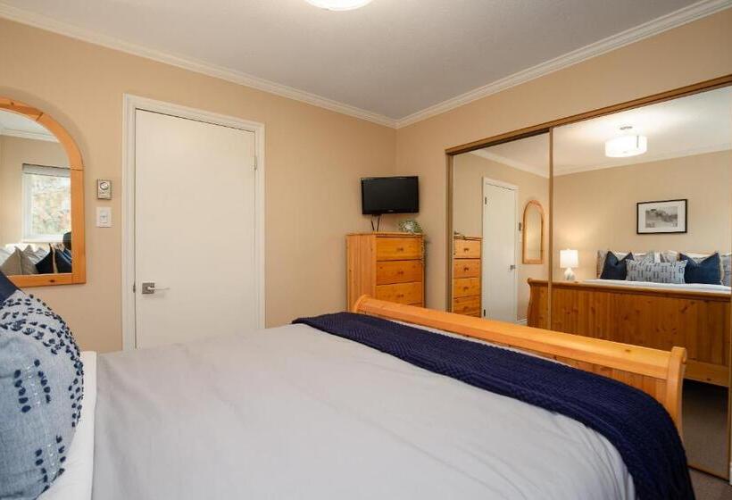 Beautiful Multi Level Townhome 2br In Creekside By Harmony Whistler