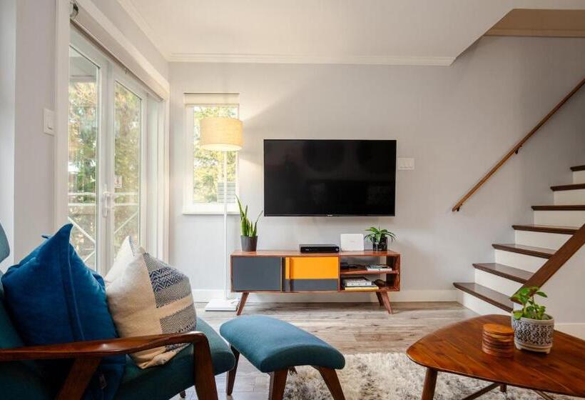 Beautiful Multi Level Townhome 2br In Creekside By Harmony Whistler