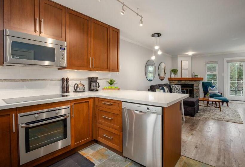 Beautiful Multi Level Townhome 2br In Creekside By Harmony Whistler