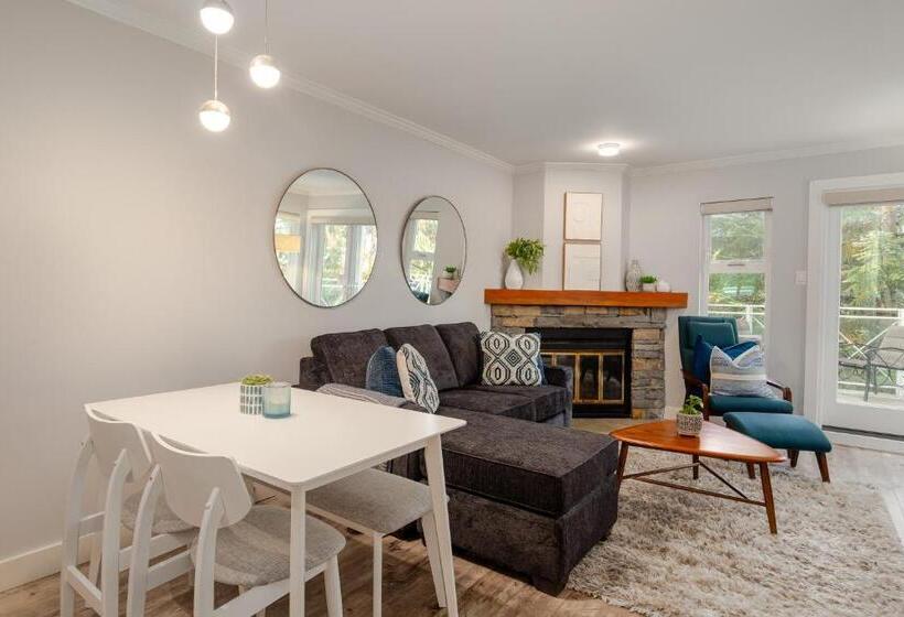 Beautiful Multi Level Townhome 2br In Creekside By Harmony Whistler