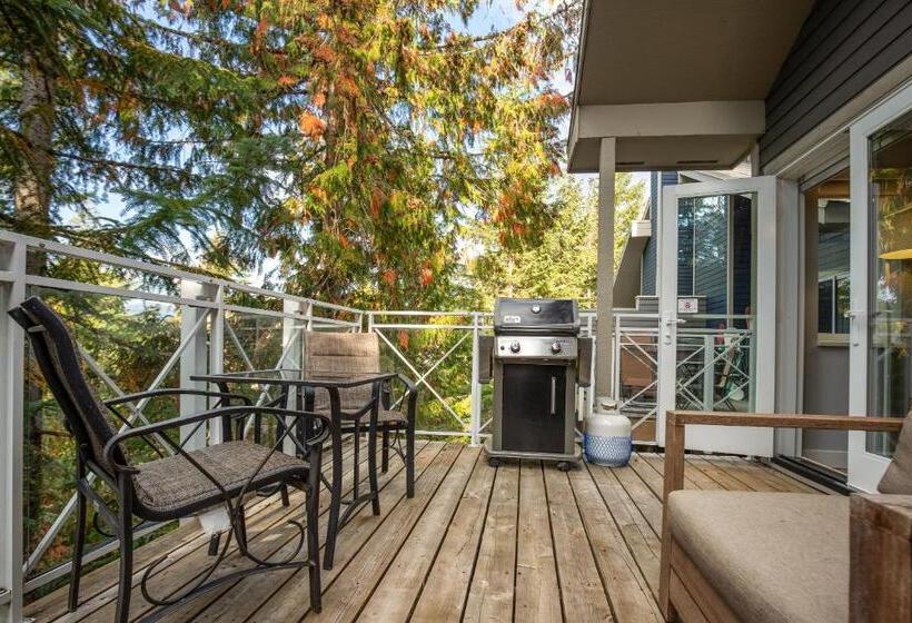 Beautiful Multi Level Townhome 2br In Creekside By Harmony Whistler