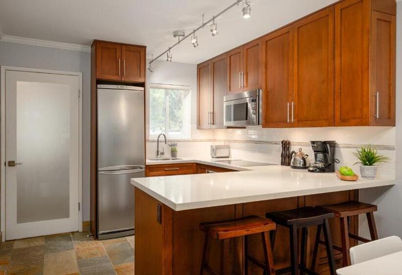 Beautiful Multi Level Townhome 2br In Creekside By Harmony Whistler