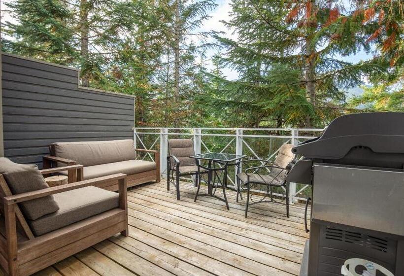 Beautiful Multi Level Townhome 2br In Creekside By Harmony Whistler