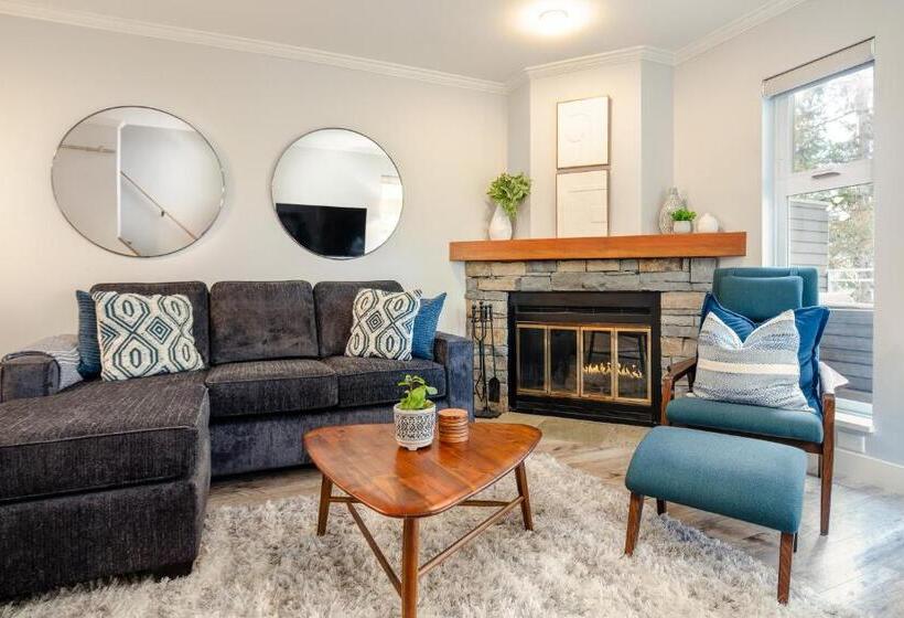 Beautiful Multi Level Townhome 2br In Creekside By Harmony Whistler