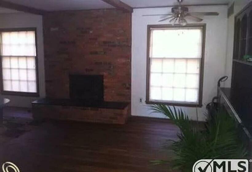 Center Of It All, Great For Corporate Stays