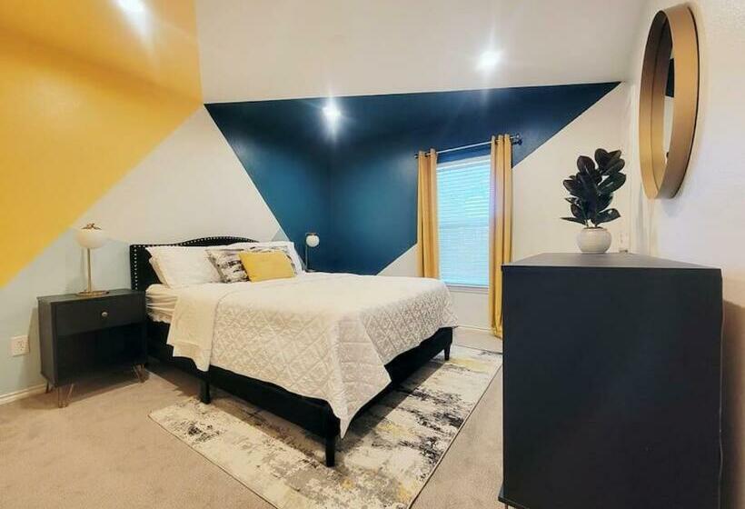 Haus Of Colours 7 Beds Grb Downtown