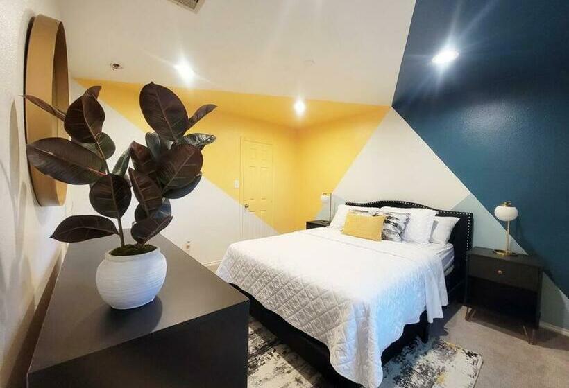 Haus Of Colours 7 Beds Grb Downtown