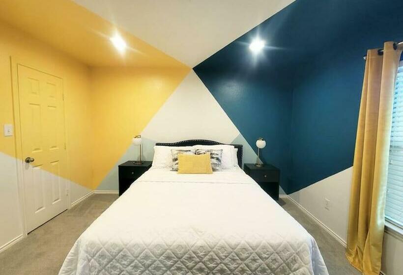 Haus Of Colours 7 Beds Grb Downtown