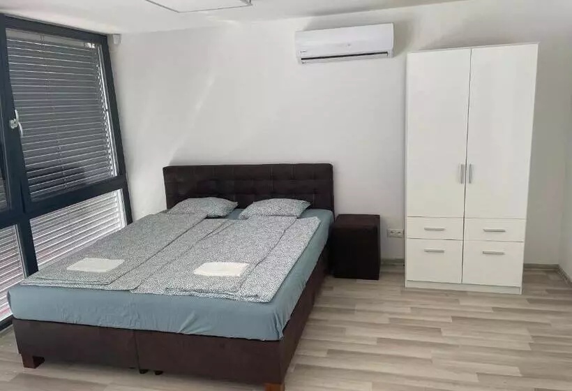 Moderný Nový Byt S Bezplatným Parkovaním V Objekte, Self Checking