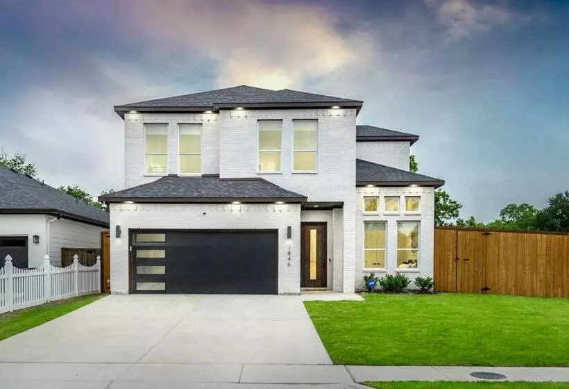 Spectacular 4brs Home In Downtown Dallas