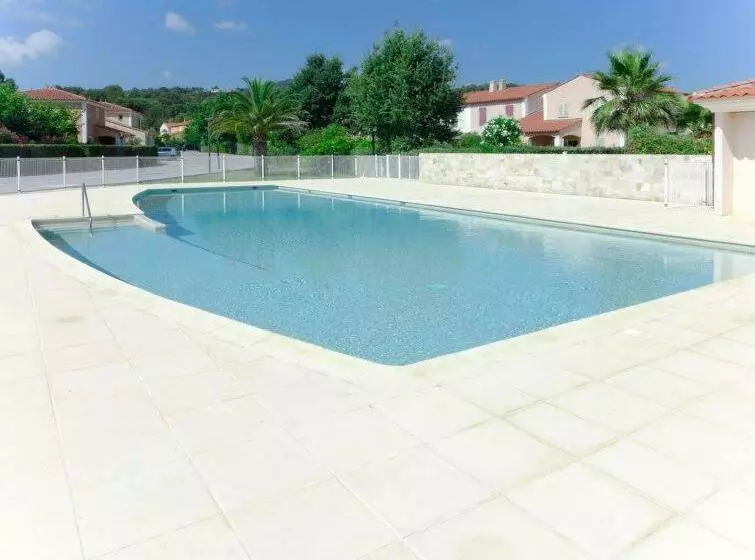 Maison Climatisée, Proche Plage Avec Jardin