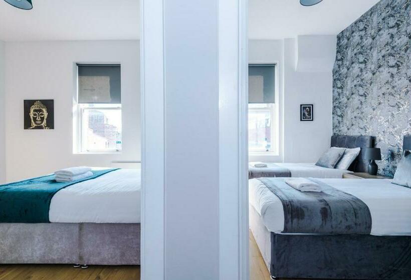 Stylish City Centre Apartment   Near Shops & Bars