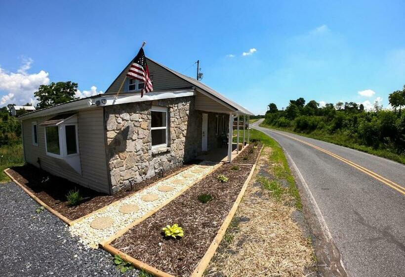 Country Setting 3 Bdrm Home W/ Outside Relaxation