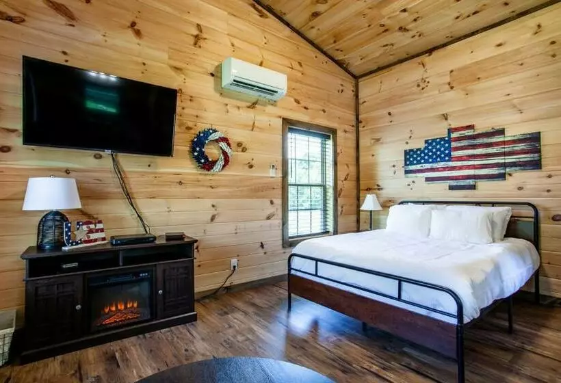 Patriots Tiny Home W Hot Tub Fire Pit Grill