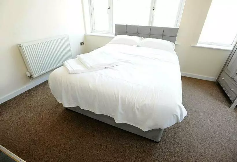 فندق Apartment In Central Halifax