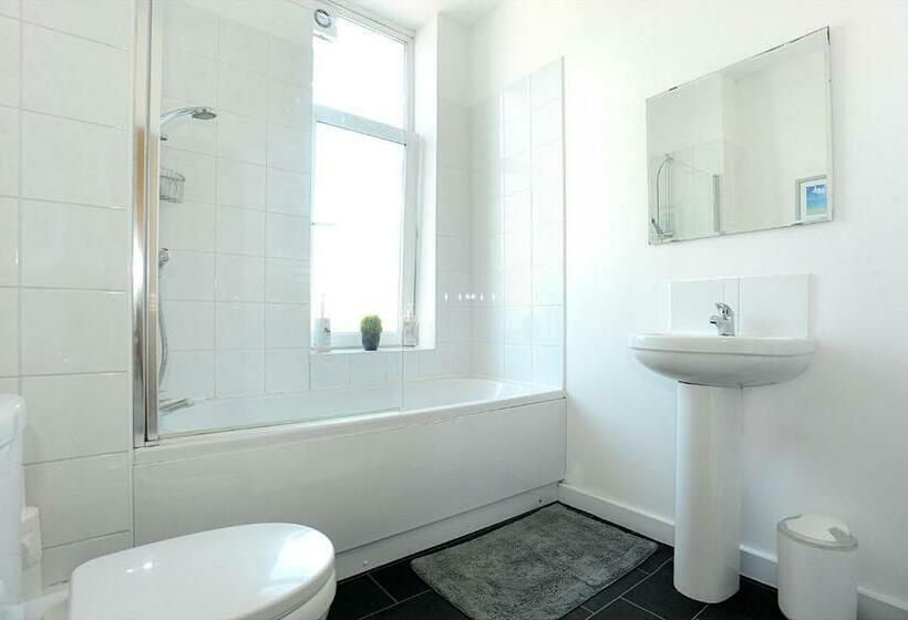 فندق Apartment In Central Halifax