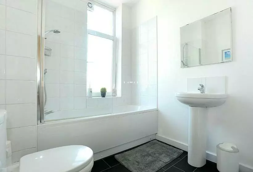 فندق Apartment In Central Halifax