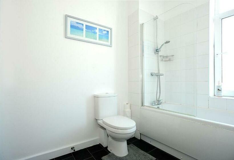 فندق Apartment In Central Halifax