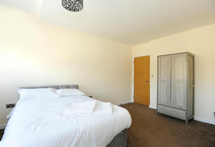 فندق Apartment In Central Halifax