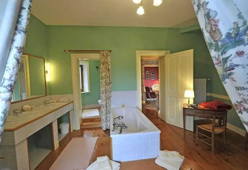 Отель Château De Vollore