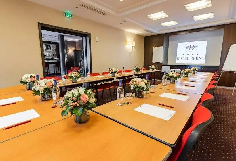 בית מלון כפרי De Berny