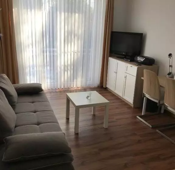 Отель Esinger Hof Garni