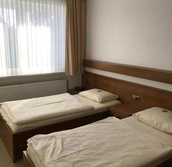 Отель Esinger Hof Garni