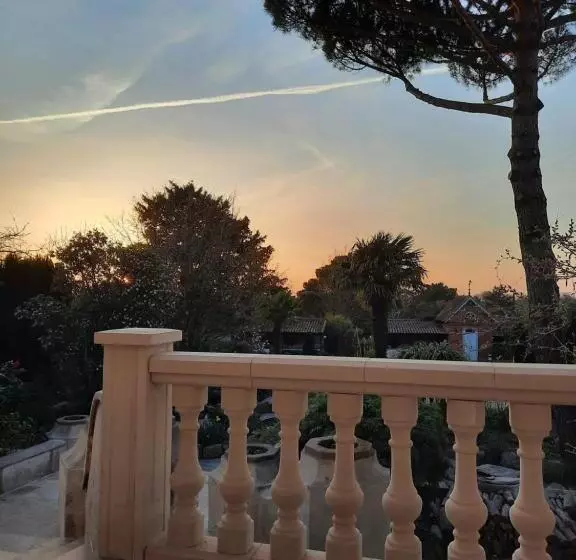 호텔 Hôtel De La Barbacane