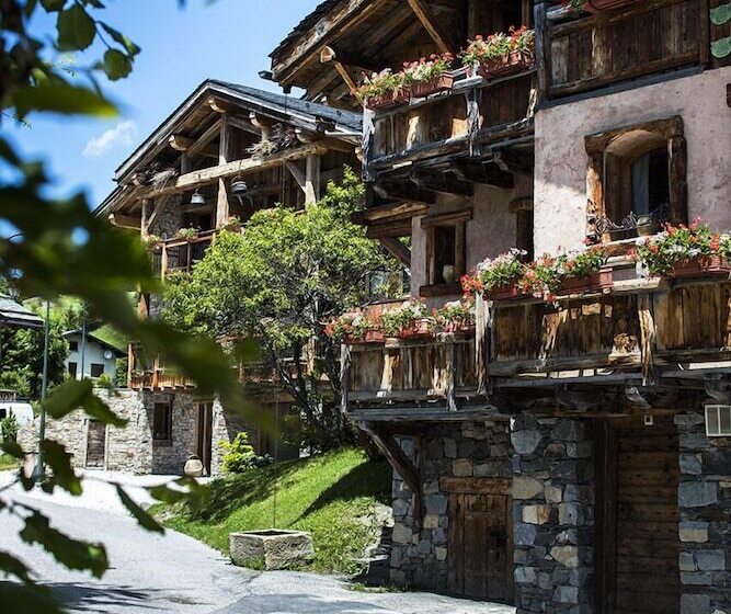 호텔 La Bouitte   Hôtel Relais & Châteaux