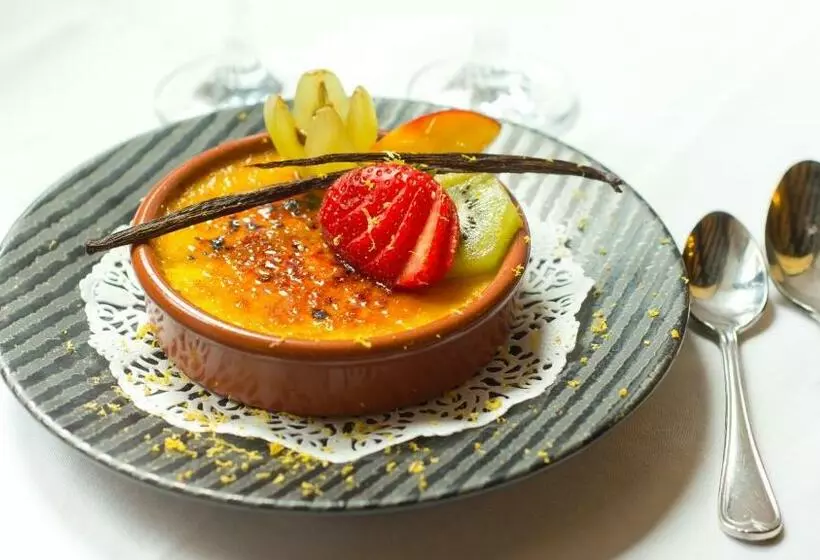 Отель La Croix Verte  Le Relais Des Moulins