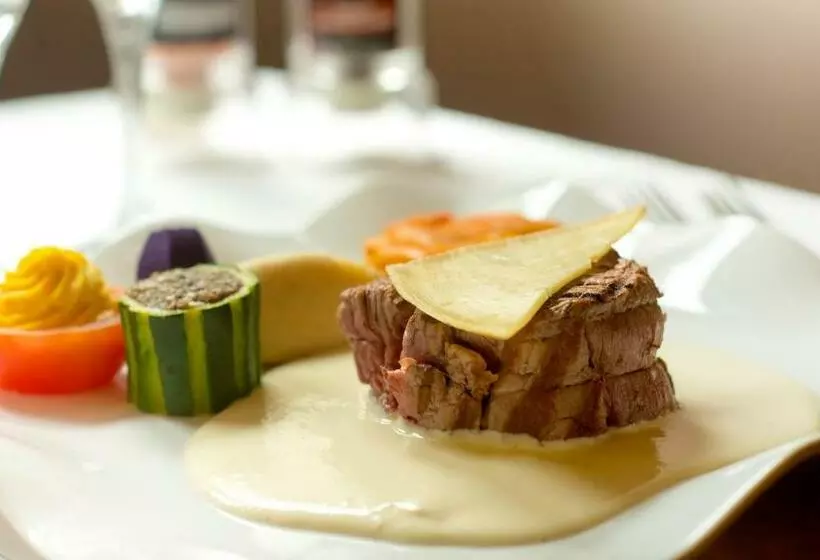 Отель La Croix Verte  Le Relais Des Moulins