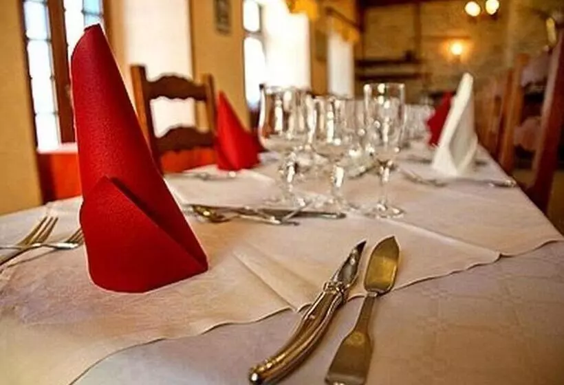 Отель La Croix Verte  Le Relais Des Moulins