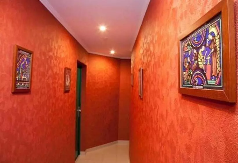 Отель La Croix Verte  Le Relais Des Moulins