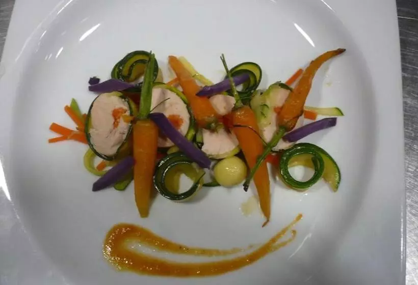 Отель La Croix Verte  Le Relais Des Moulins