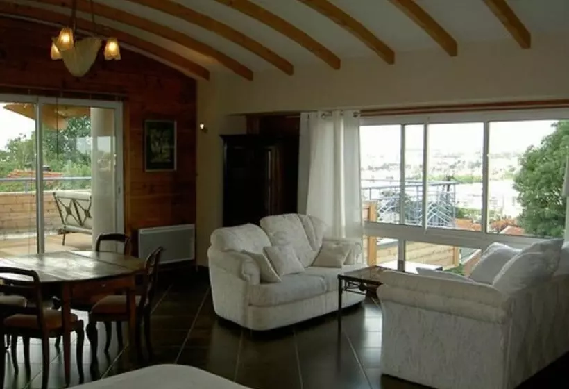 ホテル La Maison Du Coteau