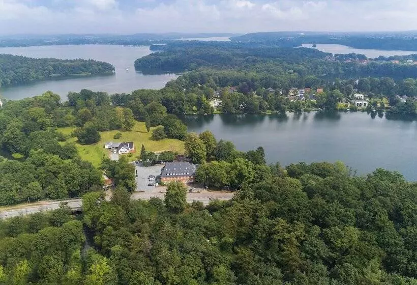 فندق Lake House Plon