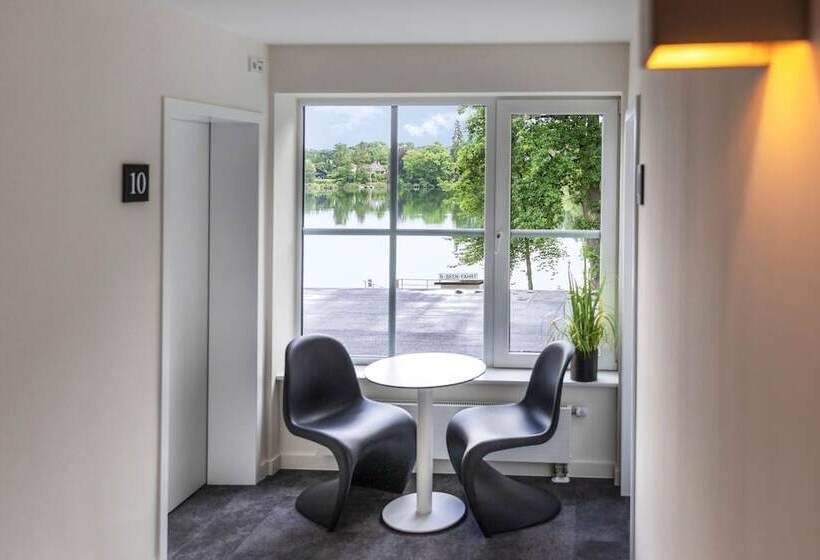 ホテル Lake House Plon