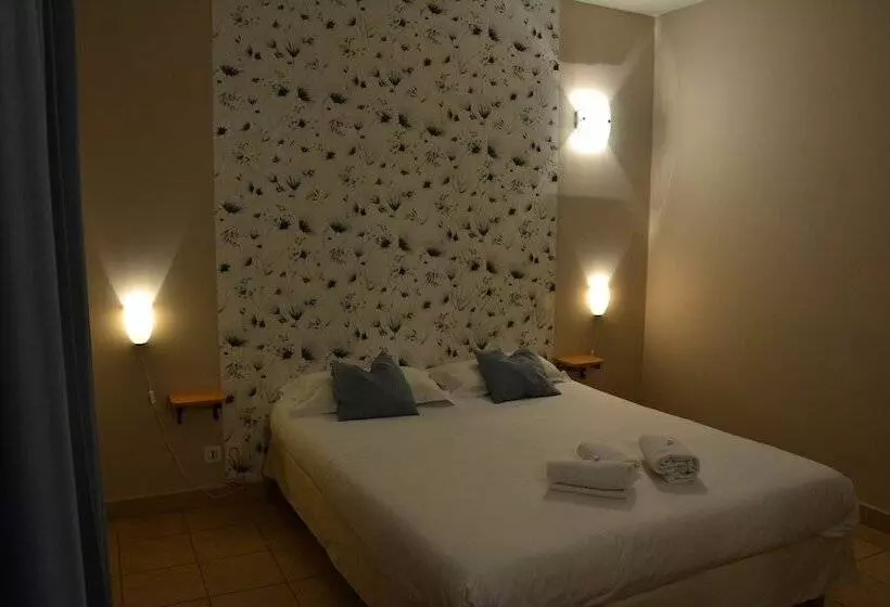 Отель Le Clos Des Médiévales