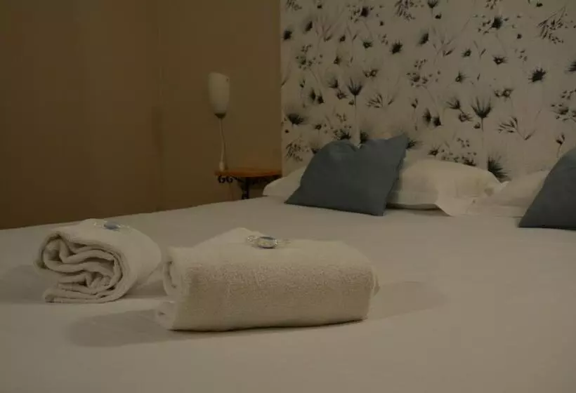 Отель Le Clos Des Médiévales