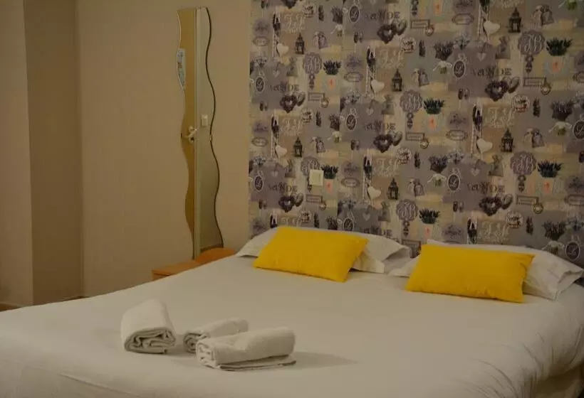 Отель Le Clos Des Médiévales