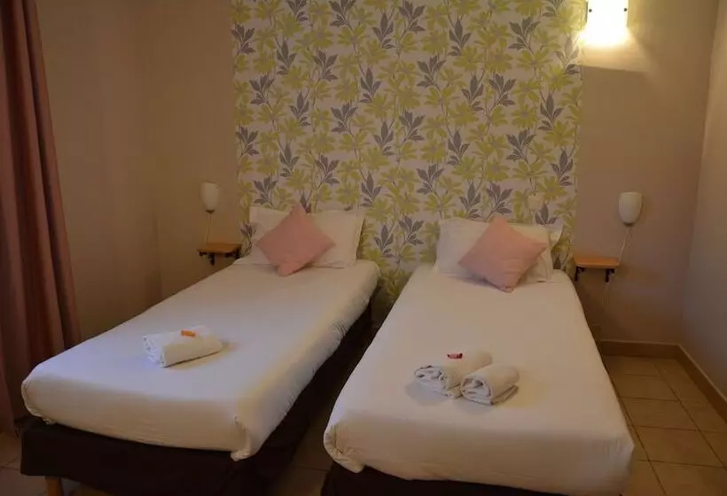 Отель Le Clos Des Médiévales