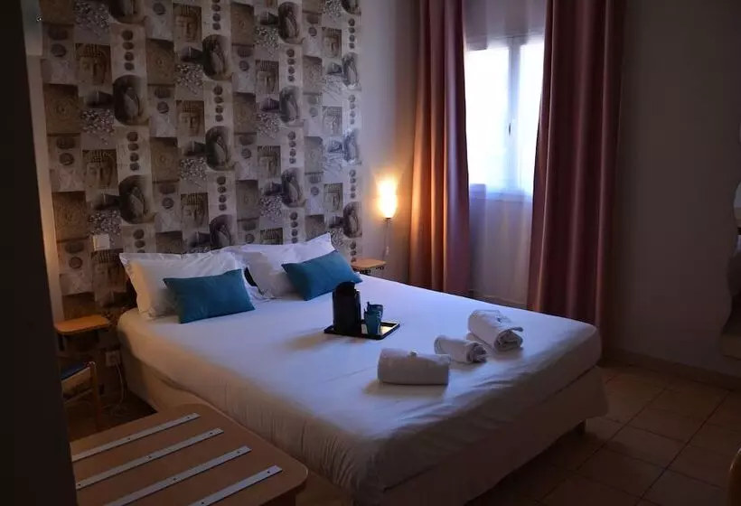 Отель Le Clos Des Médiévales