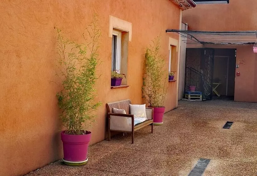 Отель Le Clos Des Médiévales