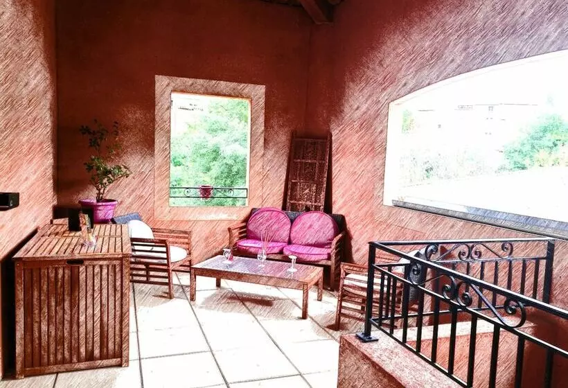 Отель Le Clos Des Médiévales