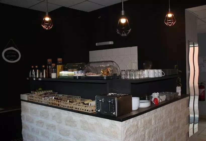 Отель Le Clos Des Médiévales