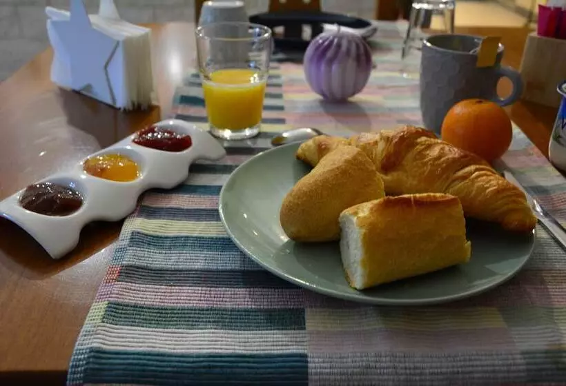 Отель Le Clos Des Médiévales